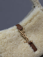 LE 5 À 7 MINI BAG 19 IN CREME LAMMFELL UND BRAUNER KALBSLEDERBESATZ