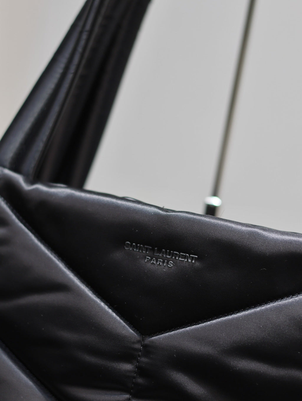 Große Tragetasche von PUFFER, 57 Zoll, schwarze Seide