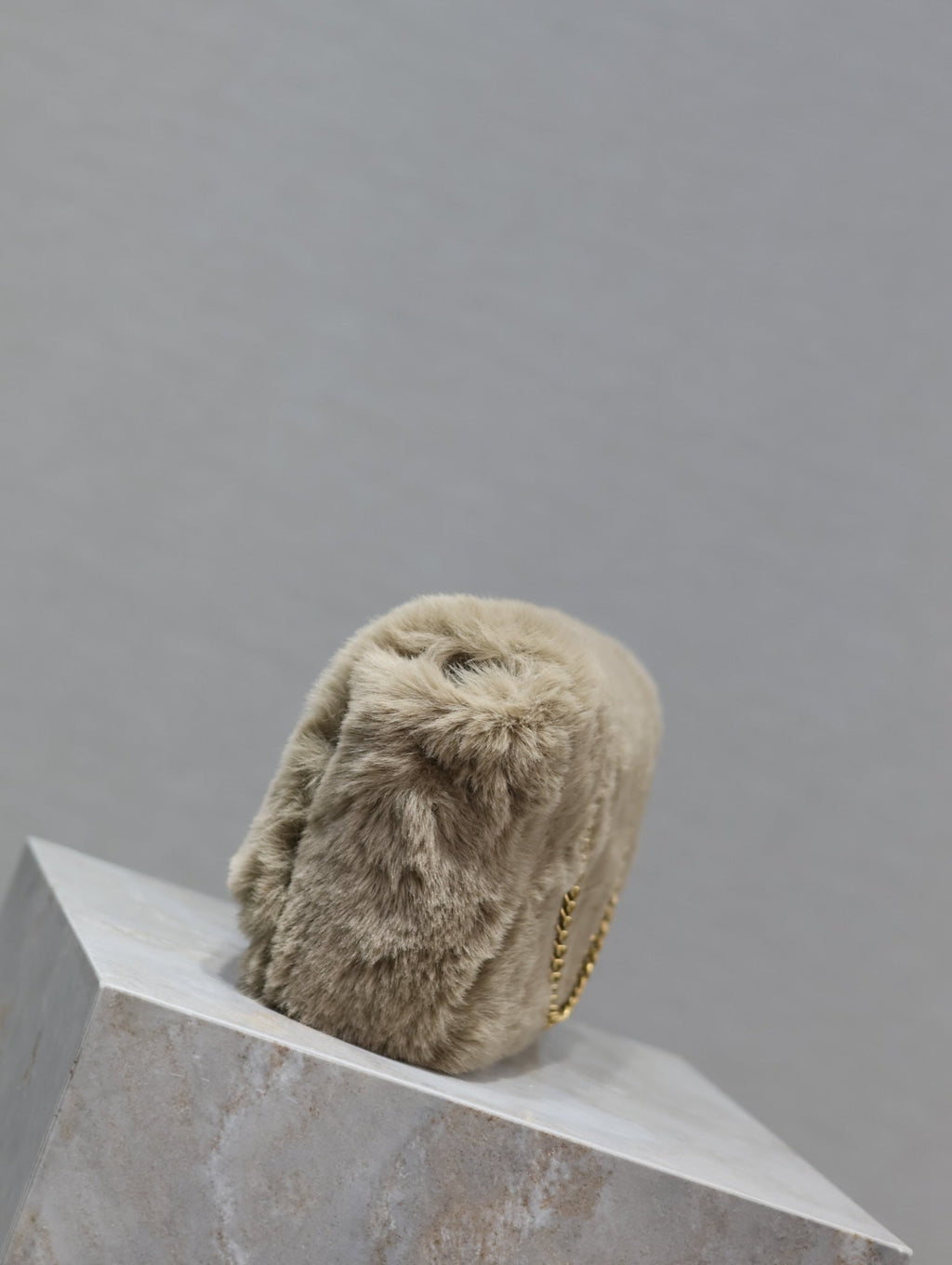 KATE KLEINE TASCHE 22 IN ECRU BEIGE KANINCHENFELL GOLDENE KETTE