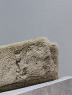 KATE KLEINE TASCHE 22 IN ECRU BEIGE KANINCHENFELL GOLDENE KETTE