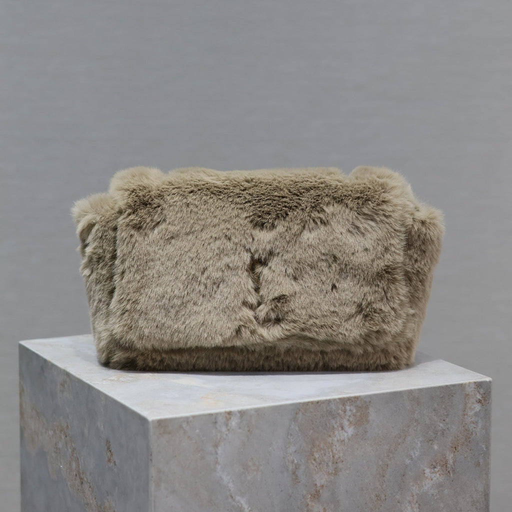 KATE KLEINE TASCHE 22 IN ECRU BEIGE KANINCHENFELL GOLDENE KETTE