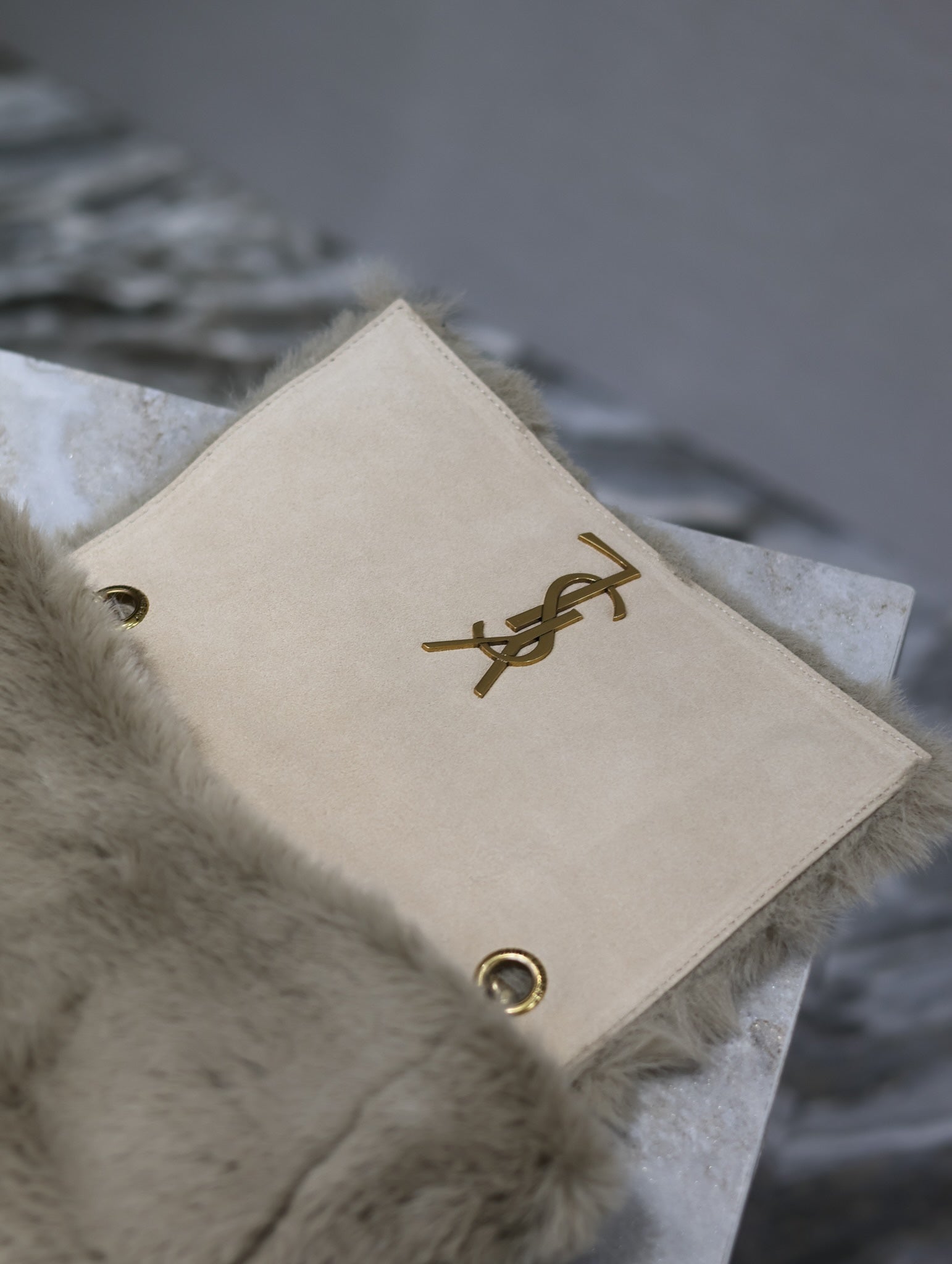 KATE KLEINE TASCHE 22 IN ECRU BEIGE KANINCHENFELL GOLDENE KETTE