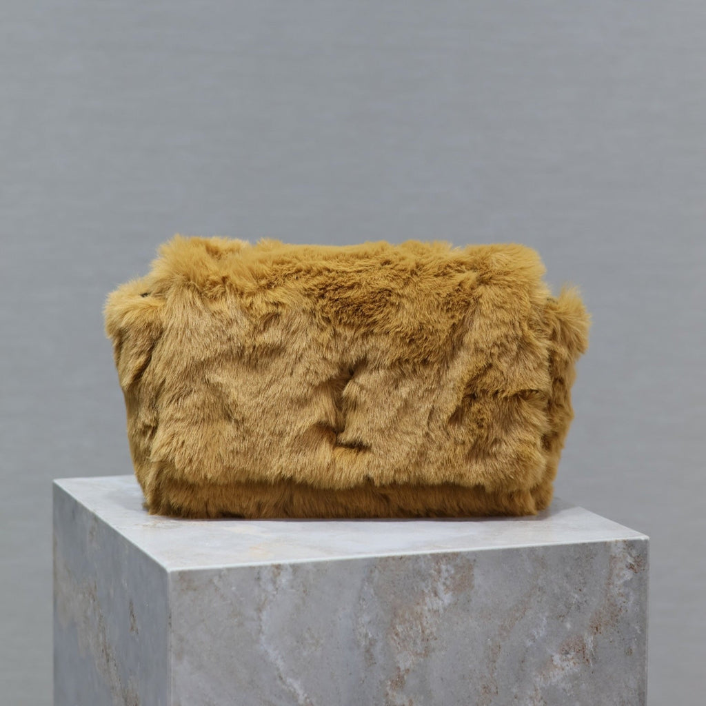 KATE KLEINE TASCHE 22 IN ERDNUSSBRAUN KANINCHENFELL GOLDKETTE