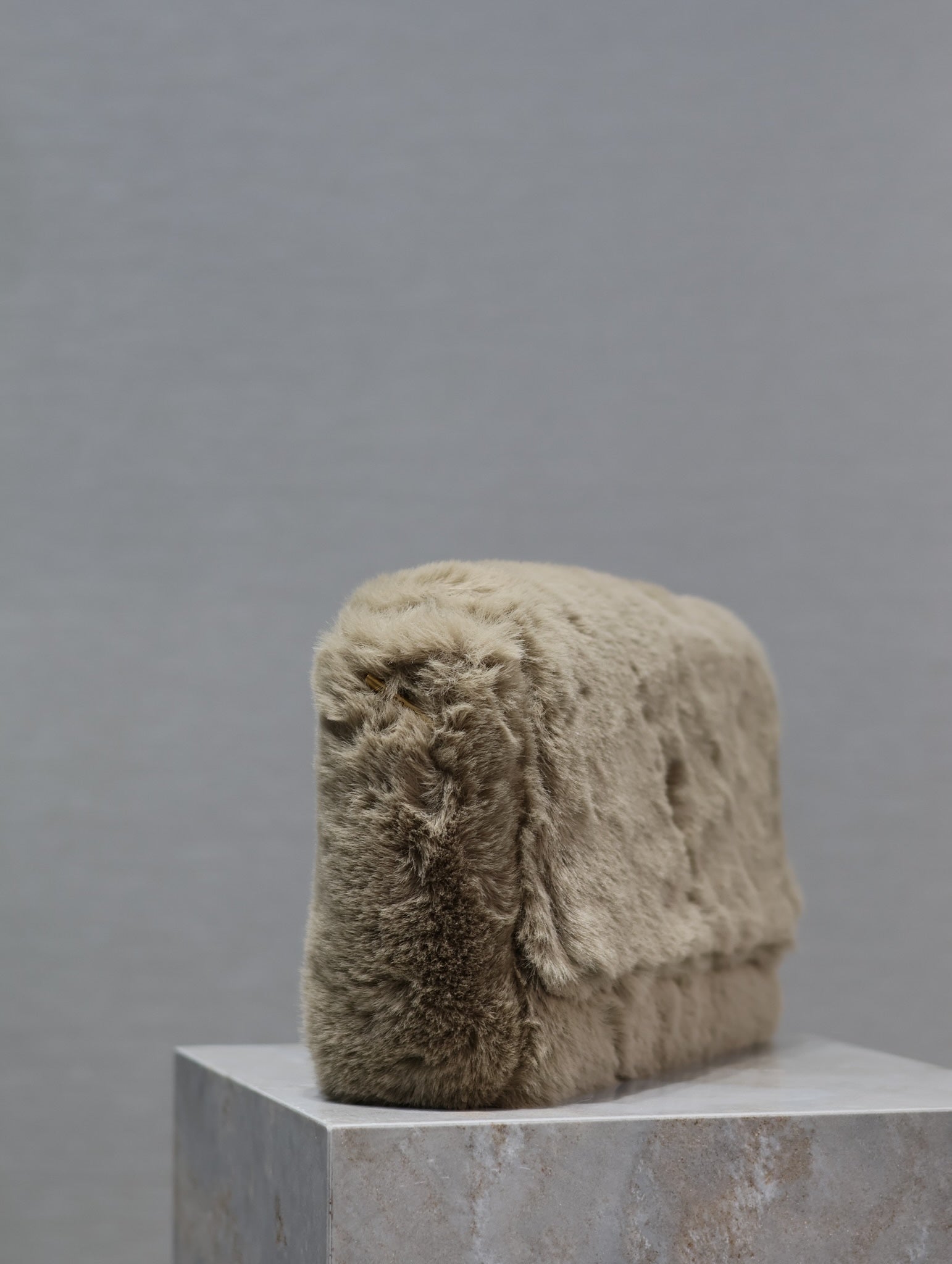 KATE Klapptasche 28 Zoll ECRU BEIGE Kaninchenfell Goldkette