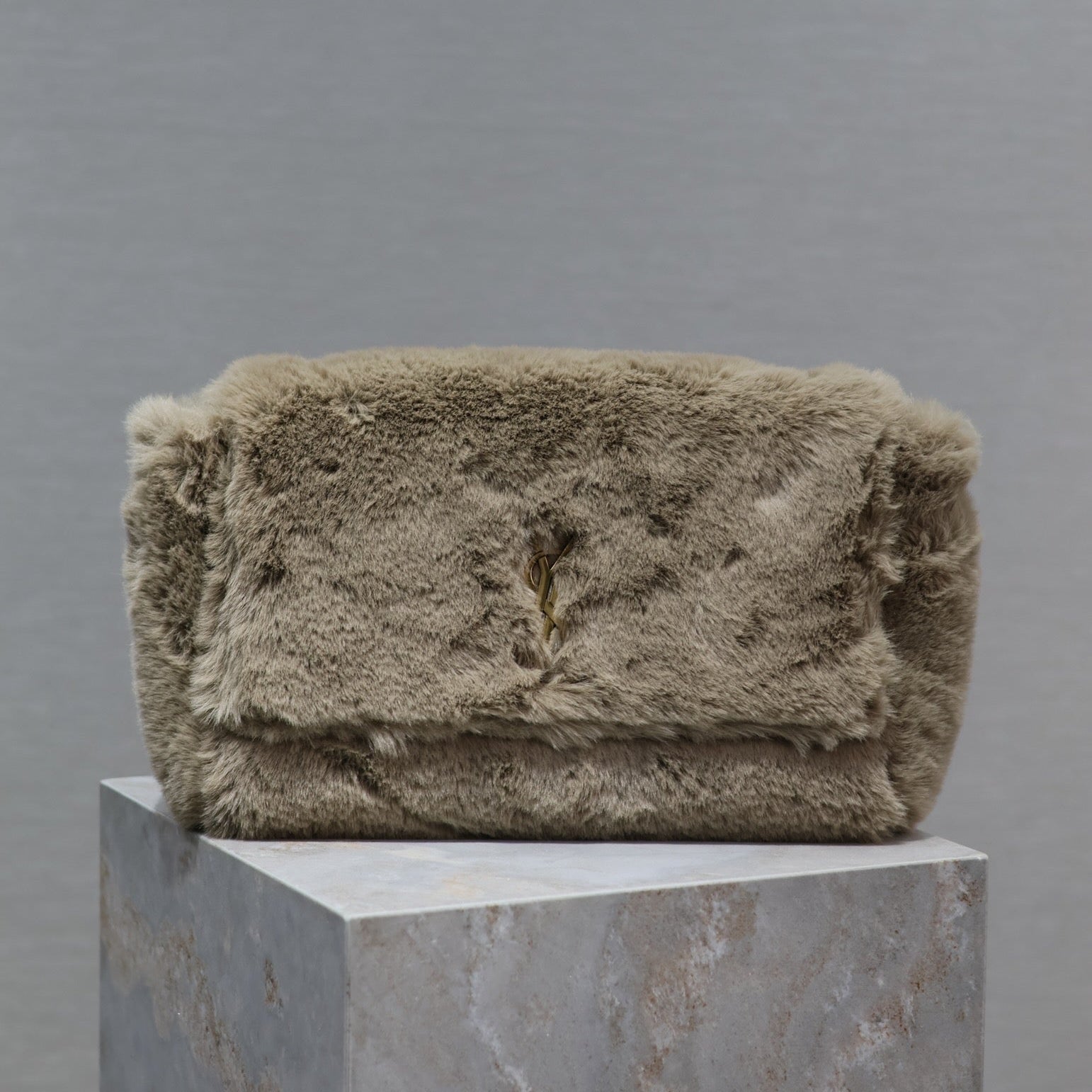 KATE Klapptasche 28 Zoll ECRU BEIGE Kaninchenfell Goldkette