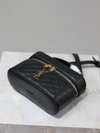 GABY MINI-SCHminktisch 18 Zoll, schwarz, gesteppt, Lammleder, goldene Beschläge