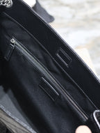 NIKI EINKAUFSTASCHE 39 IN SCHWARZEM, KNITTERTEM KALBSLEDER, SILBERNE BESCHLÄGE