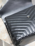 LOULOU GROSS 36 IN SCHWARZ GESTEPPTES KALBSLEDER SCHWARZE BESCHLÄGE