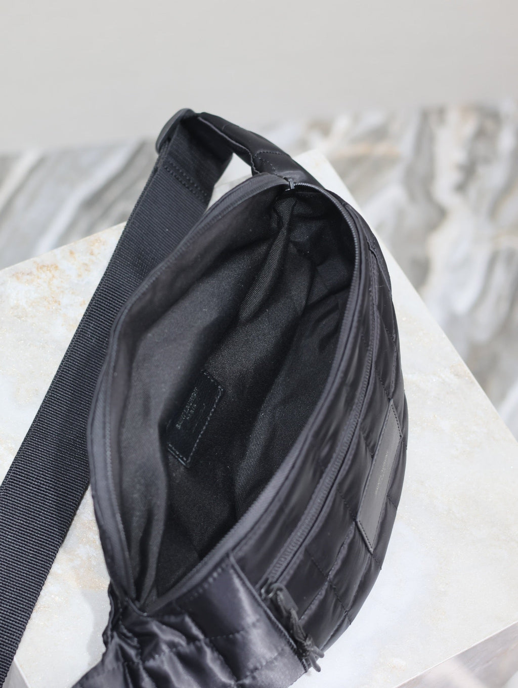 Umhängetasche 24 Zoll, schwarz kariert, Nylon