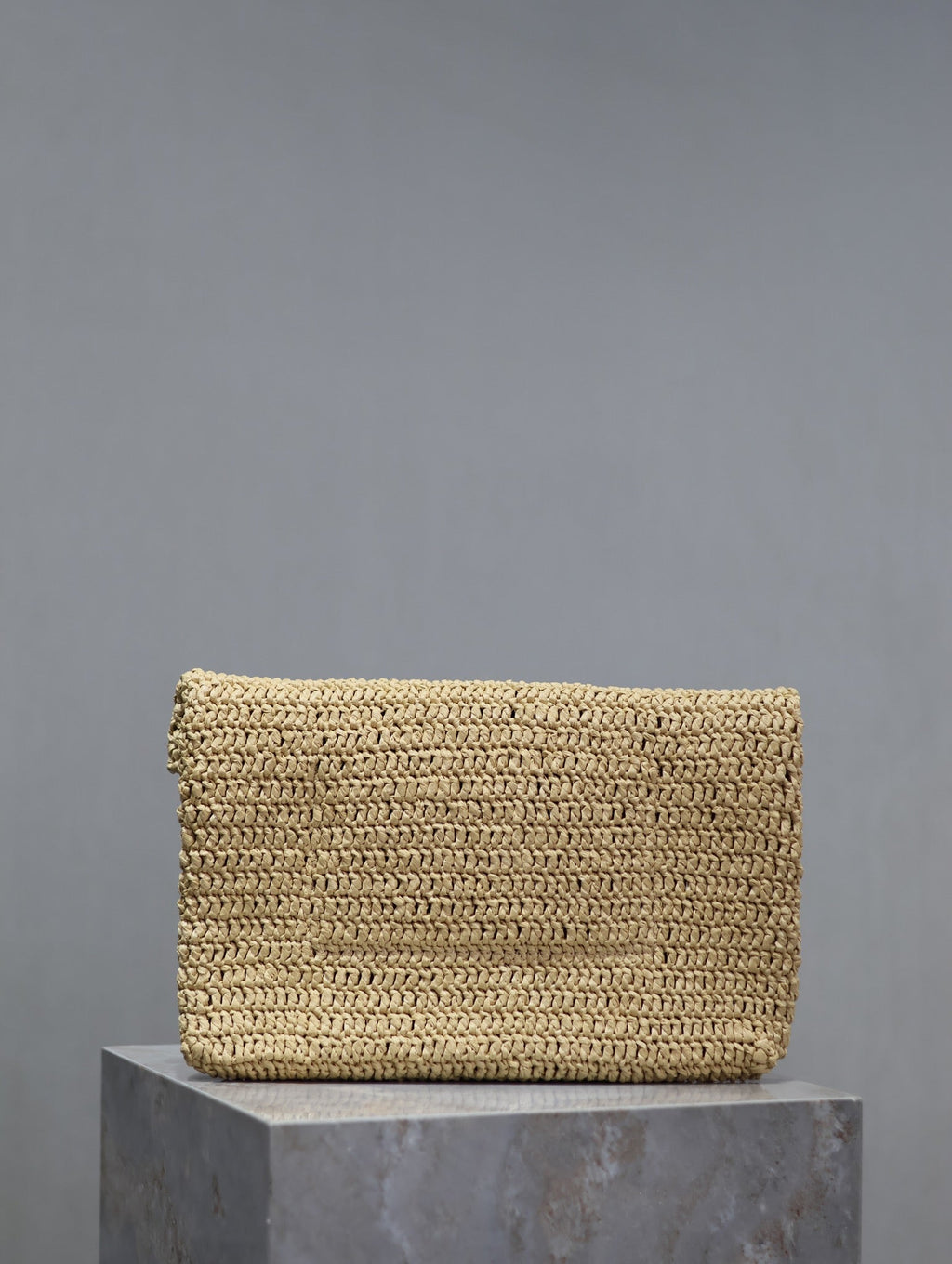 ENVELOPE CLUTCH 29 IN BEIGE RAFFIA