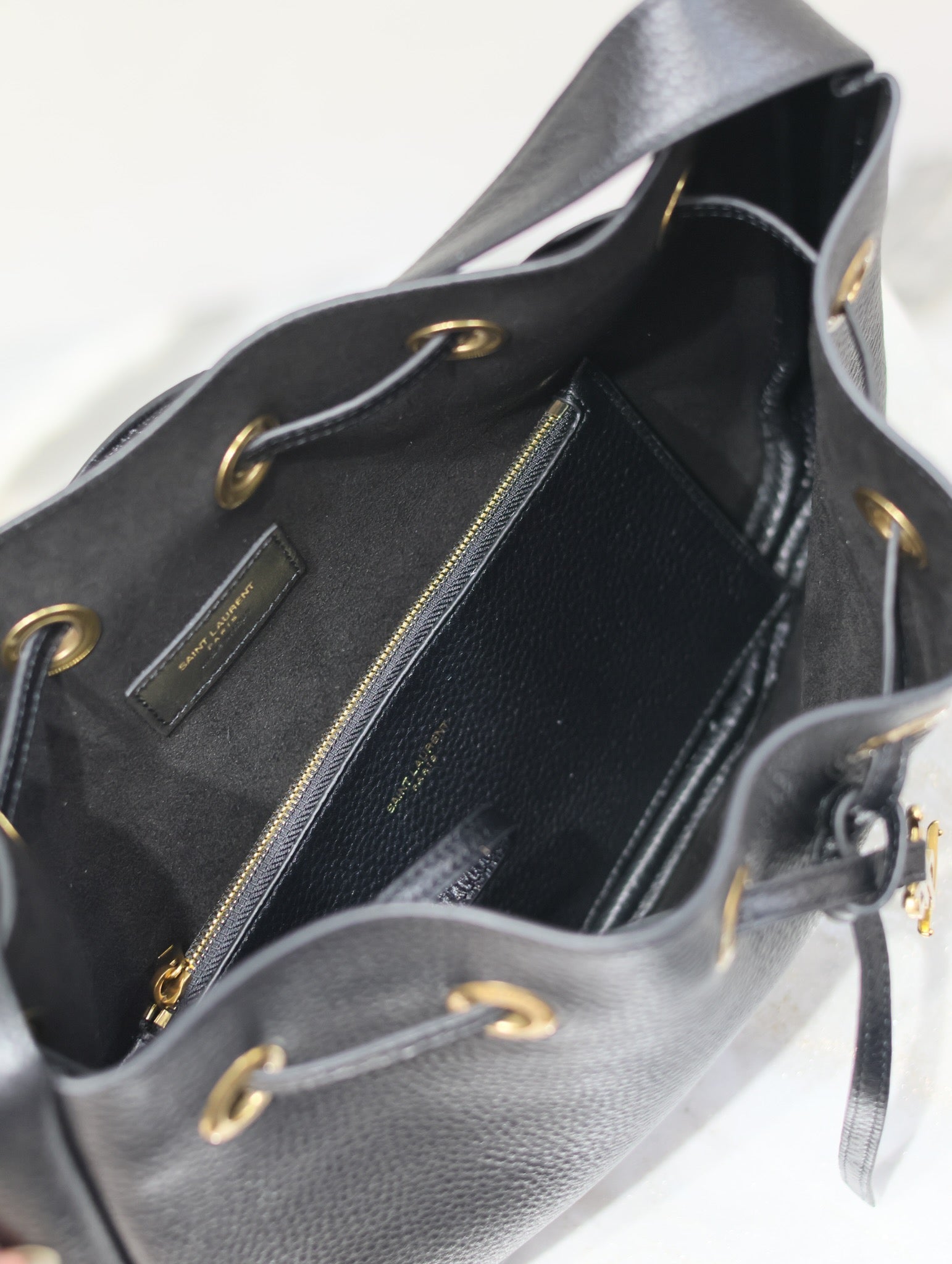 PARIS VII KLEINE HOBO-TASCHE 30 IN SCHWARZEM NARBENLEDER GOLDENE BESCHLÄGE