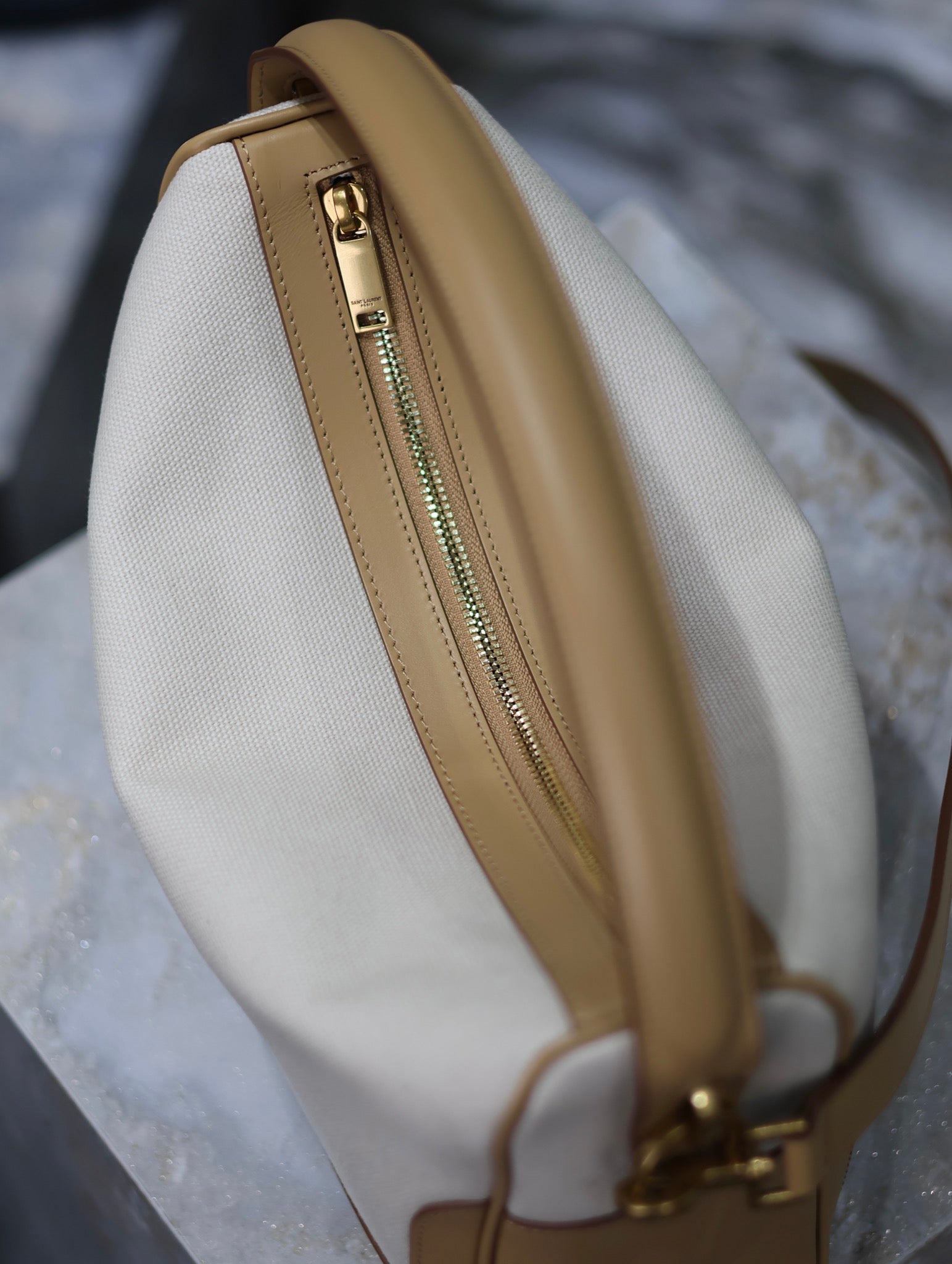 Kameratasche, 28 Zoll, weißes Canvas mit braunem Kalbslederbesatz