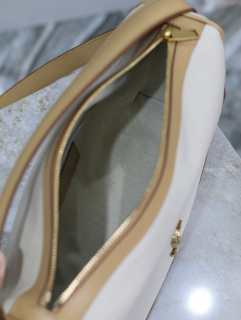 Kameratasche, 28 Zoll, weißes Canvas mit braunem Kalbslederbesatz