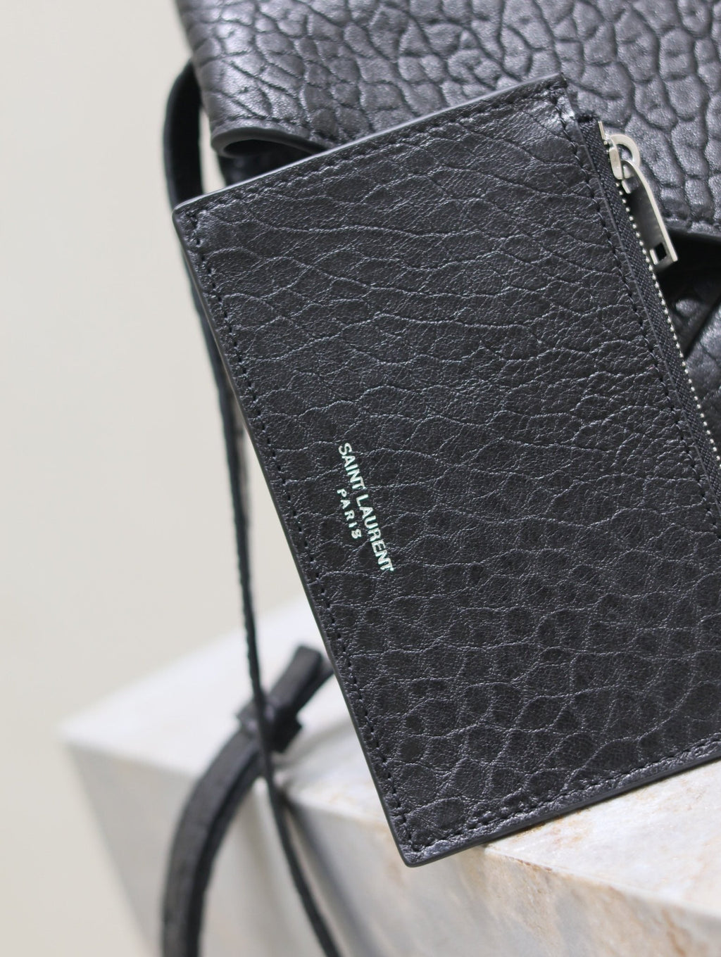 Umschlagtasche mit Kette, 23 Zoll, schwarz, Elefantenmuster, Lammleder, silbernes Logo