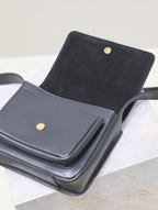 NIKI BABY 22 IN SCHWARZEM KALBSLEDER GOLDENES LOGO