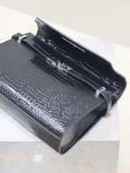 MANHATTAN MEDIUM 29 IN SCHWARZEM KROKODILGEPRÄGTES KALBSLEDER SILBERNE SCHNALLE