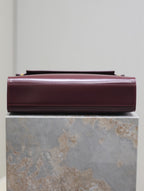 MANHATTAN MEDIUM 29 IN WEINROT GLATTES KALBSLEDER GOLDENE SCHNALLE