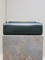 MANHATTAN MEDIUM 29 IN SACRAMENTO GREEN GLATTEM KALBSLEDER GOLDENE SCHNALLE