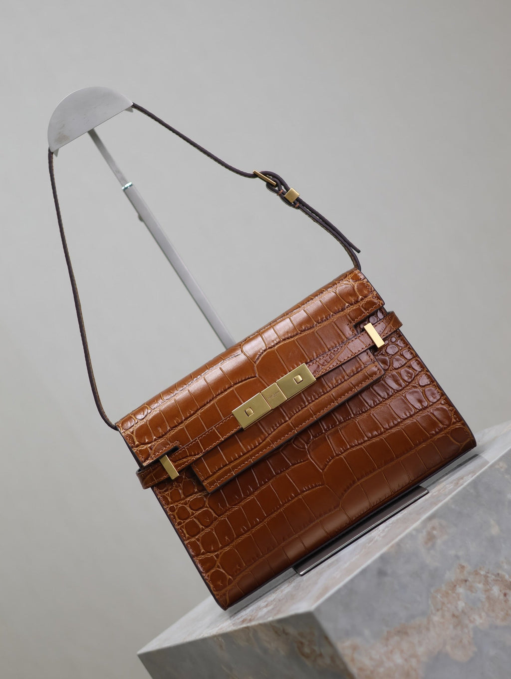 MANHATTAN SMALL 24 IN BRAUN KROKODILMUSTER KALBSLEDER GOLDENE SCHNALLE