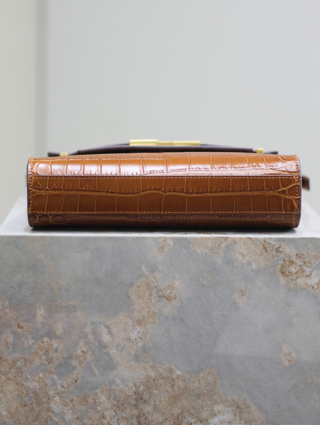 MANHATTAN SMALL 24 IN BRAUN KROKODILMUSTER KALBSLEDER GOLDENE SCHNALLE