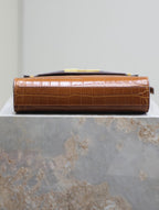 MANHATTAN SMALL 24 IN BRAUN KROKODILMUSTER KALBSLEDER GOLDENE SCHNALLE