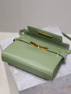 MANHATTAN SMALL 24 IN OLIVE GROßES LAMMLEDER GOLDENE BESCHLÄGE