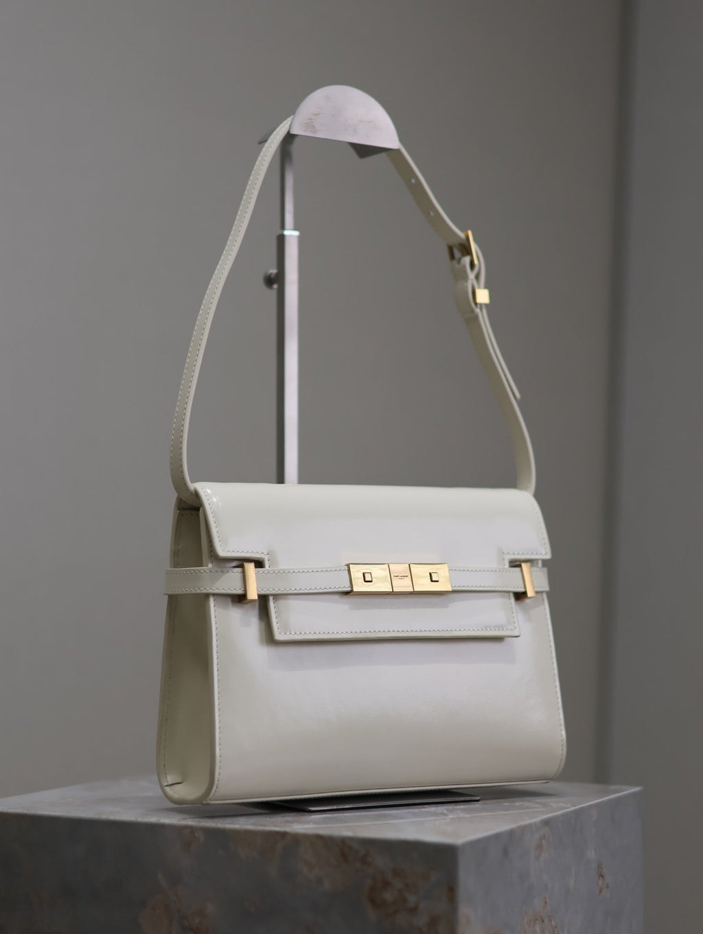 MANHATTAN KLEIN 24 ZOLL WEISS GLATTES LAMMLEDER GOLDENE BESCHLÄGE