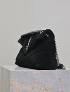 PUFFER SMALL 29 IN BLACK SUEDE SILBERNE HALSBESCHLÄGE