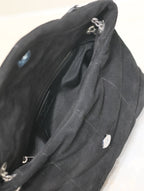 PUFFER SMALL 29 IN BLACK SUEDE SILBERNE HALSBESCHLÄGE