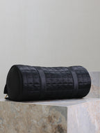 REISETASCHE 42 IN SCHWARZEM NYLON UND LEDERBESCHLÄGEN GOLDENE BESCHLÄGE