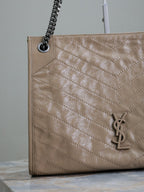 NIKI EINKAUFSTASCHE 33 IN HELLBRAUNEM KNITTERTEM KALBSLEDER