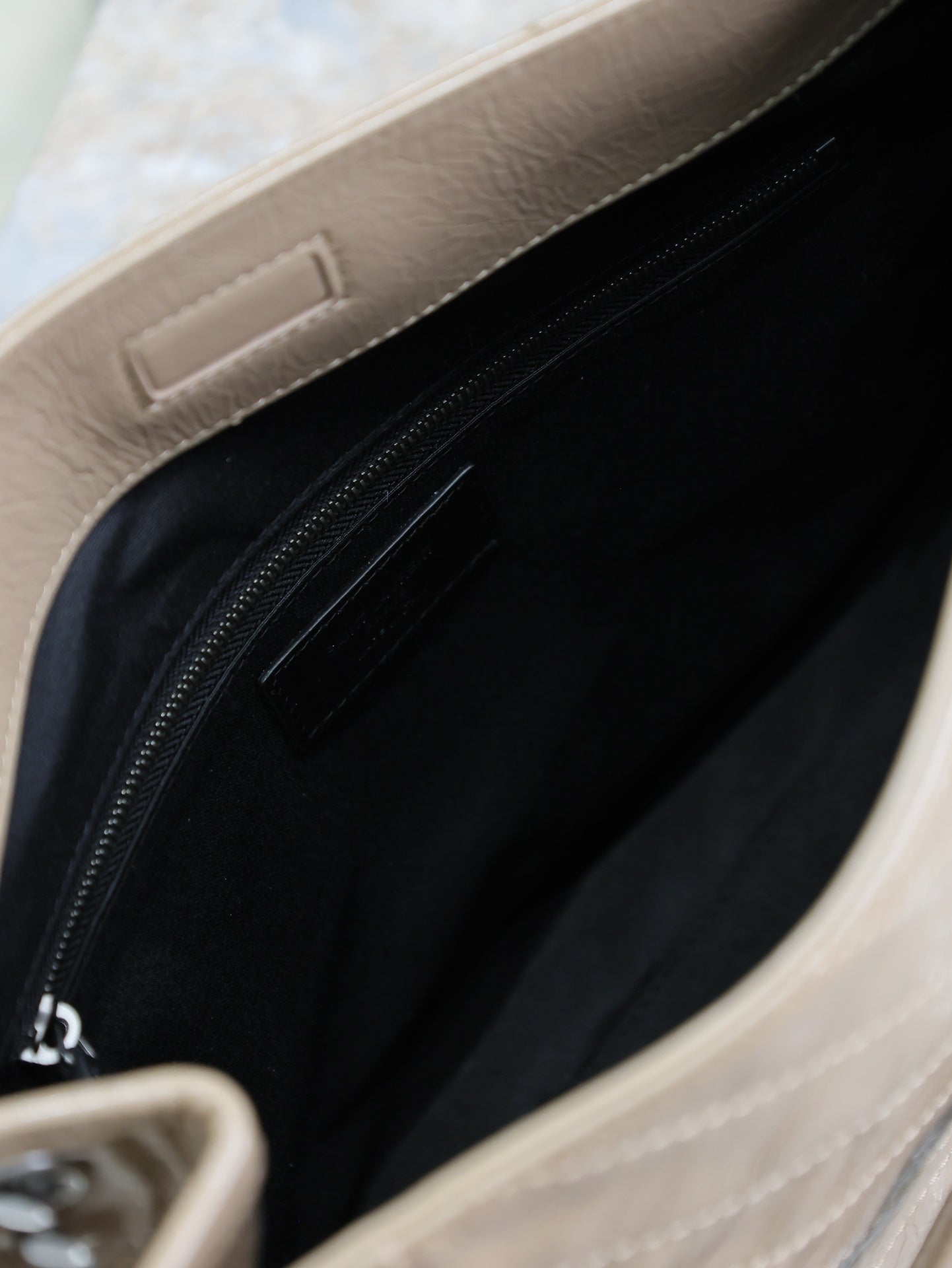 NIKI EINKAUFSTASCHE 33 IN HELLBRAUNEM KNITTERTEM KALBSLEDER