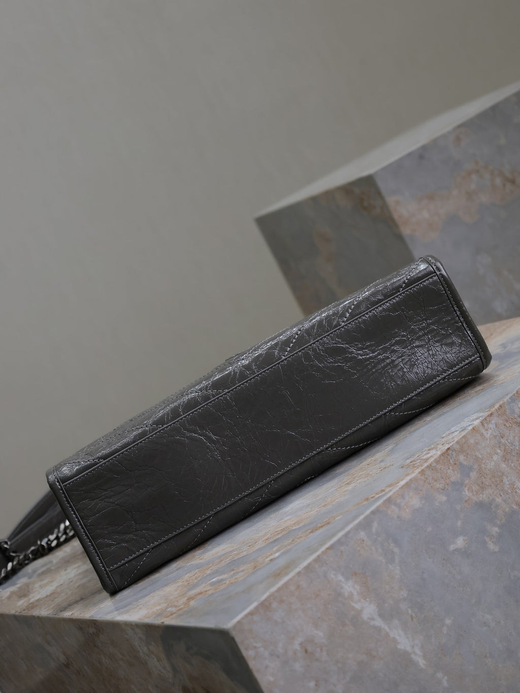 NIKI EINKAUFSTASCHE 33 IN GRAUEM KNUPFERKALBLEDER