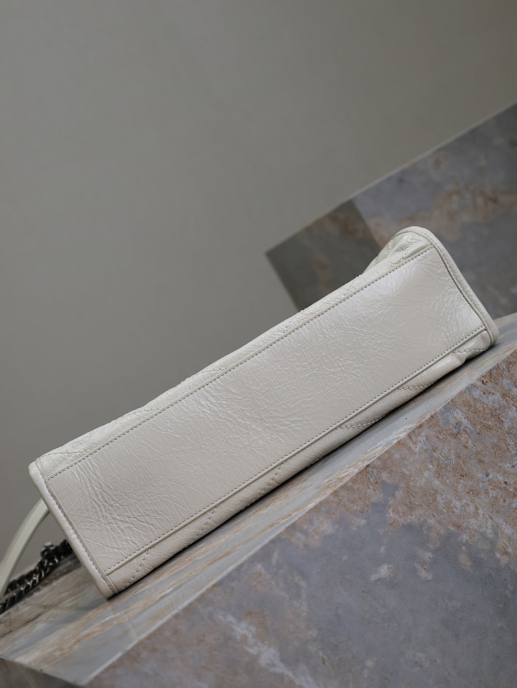 NIKI EINKAUFSTASCHE 33 IN WEISSEM, KNITTERTEM KALBSLEDER