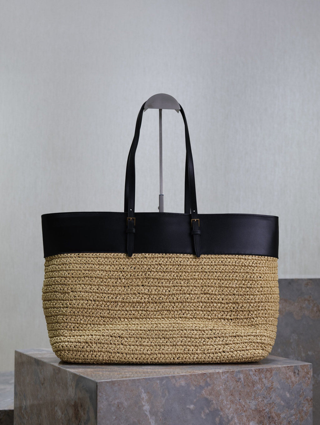 Einkaufstasche 38 Zoll, beige, gewebtes Raffia und schwarzes Kalbsleder