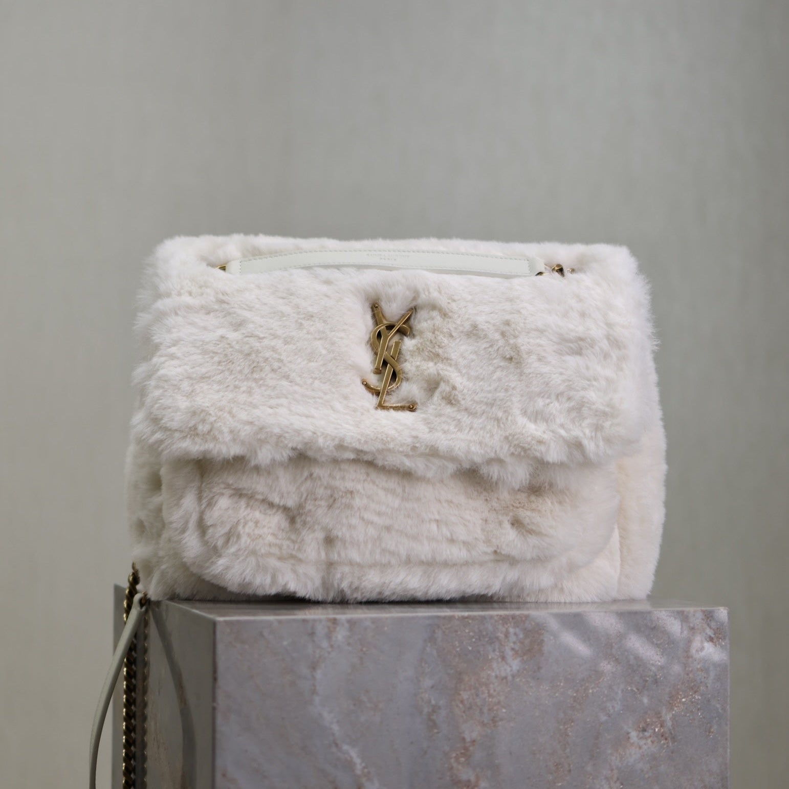 NIKI MEDIUM 28 IN WEISSES KANINCHENFELL GOLDENE BESCHLÄGE