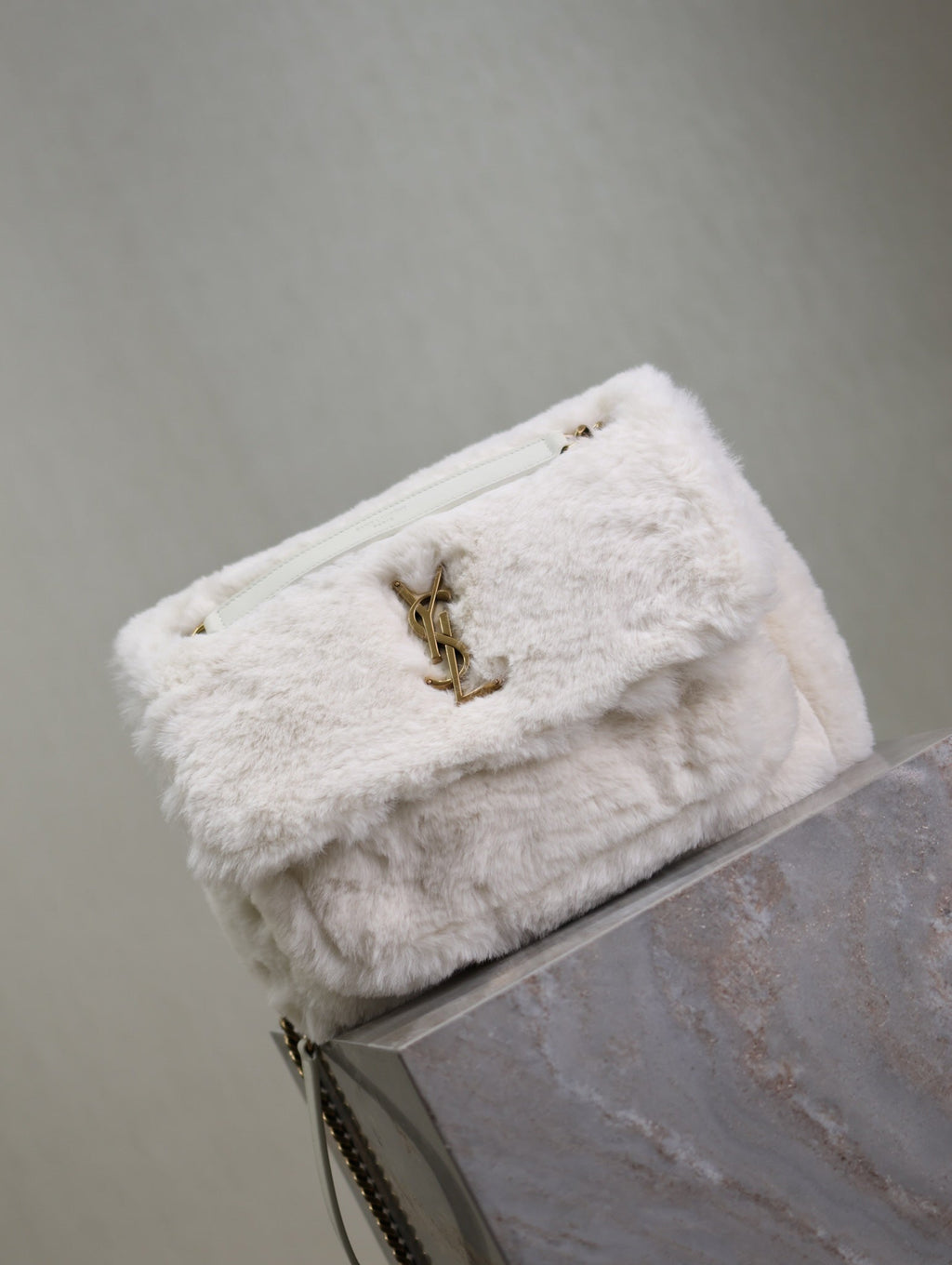 NIKI MEDIUM 28 IN WEISSES KANINCHENFELL GOLDENE BESCHLÄGE