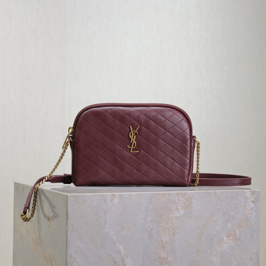 GABY Reißverschlusstasche 19 in Weinrot, gestepptes Lammleder, goldene Beschläge