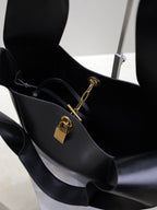 TANGER HOBO BAG 27 IN SCHWARZEM KALBSLEDER