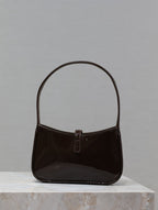 LE 5 À 7 MINITASCHE 19 AUS KALBSLEDER MIT SCHOKOLADENLACK UND GOLDLOGO