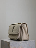 NIKI MEDIUM 28 IN GRAU MATT WILDLEDER GRAUES LOGO