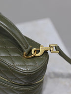 GABY MINI-KOSTÜTE 18 IN ARMY GREEN LAMMLEDER