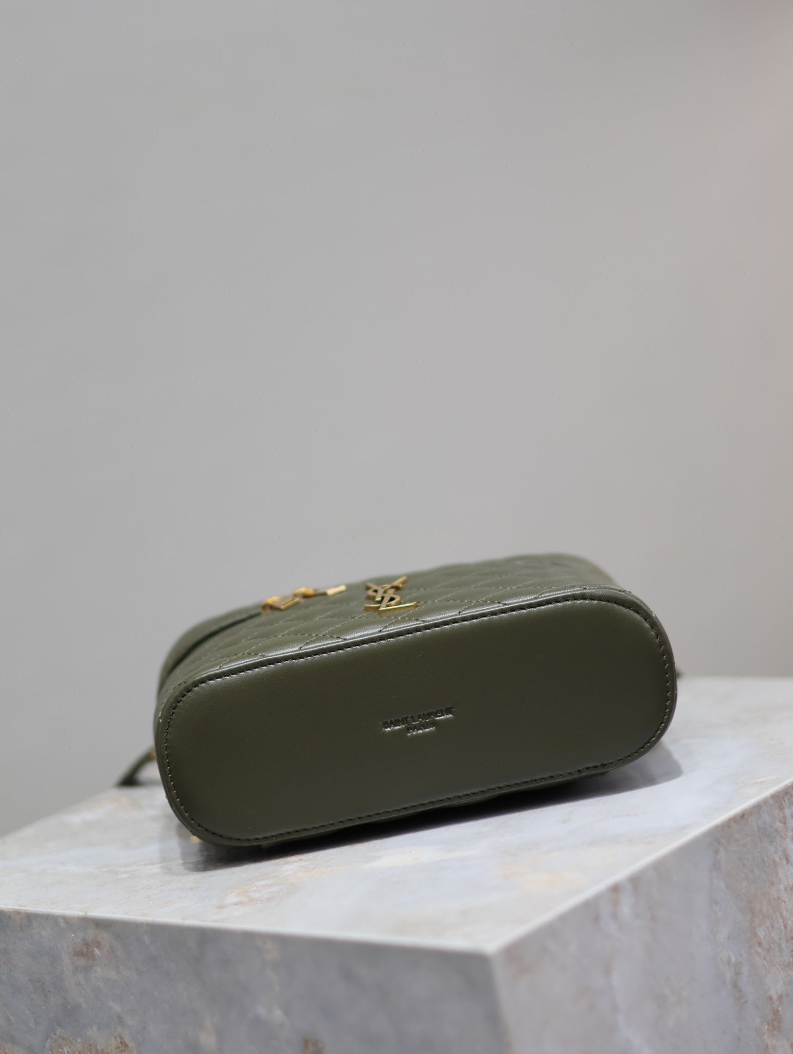 GABY MINI-KOSTÜTE 18 IN ARMY GREEN LAMMLEDER