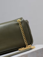 CALYPSO KETTENTASCHE 26 IN ARMY GREEN GLATTES LAMMLEDER