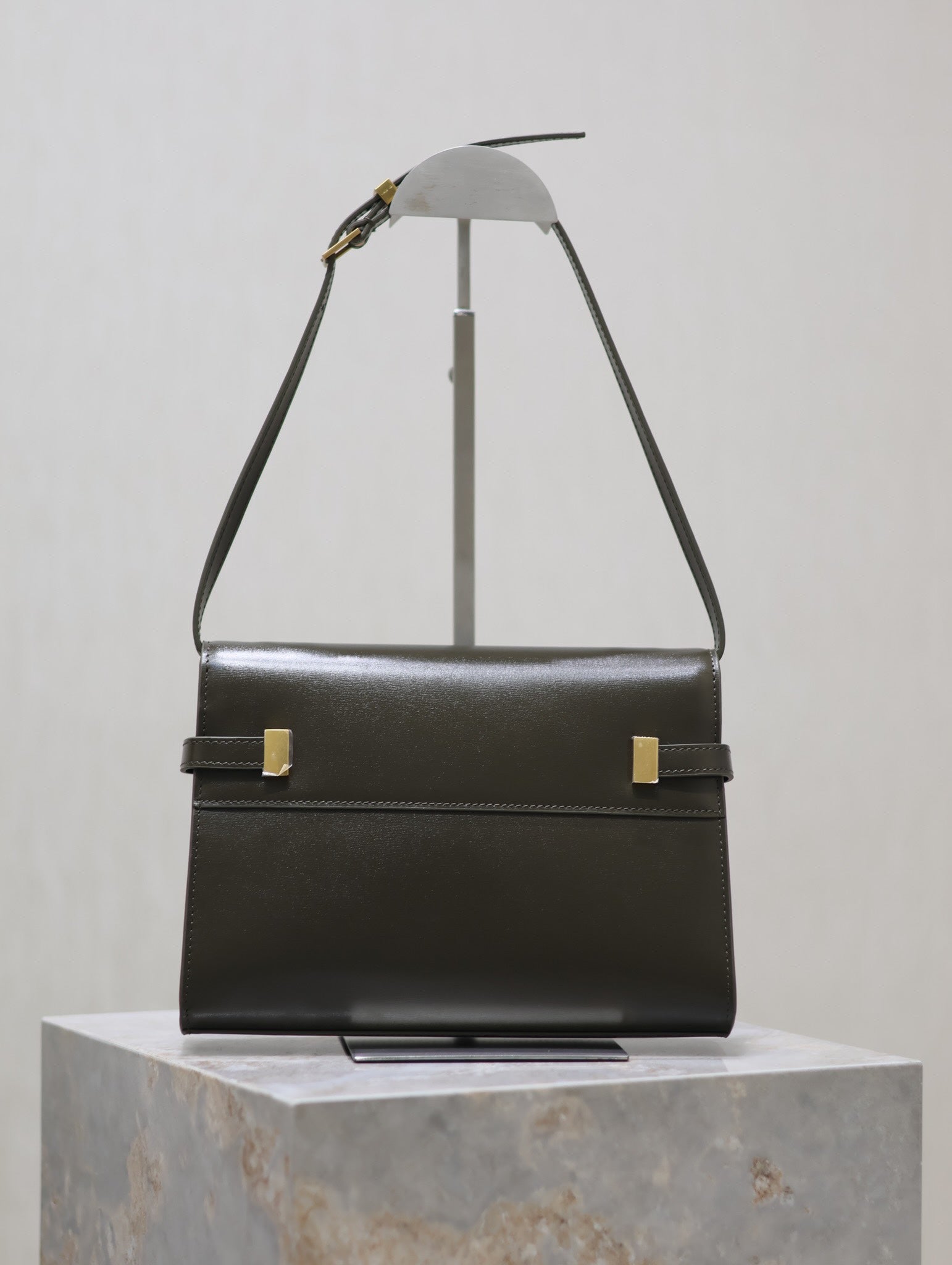 MANHATTAN IN BOX KLEIN 24 IN KOMBU GRÜNES KALBSLEDER GOLDENE HARDWARE