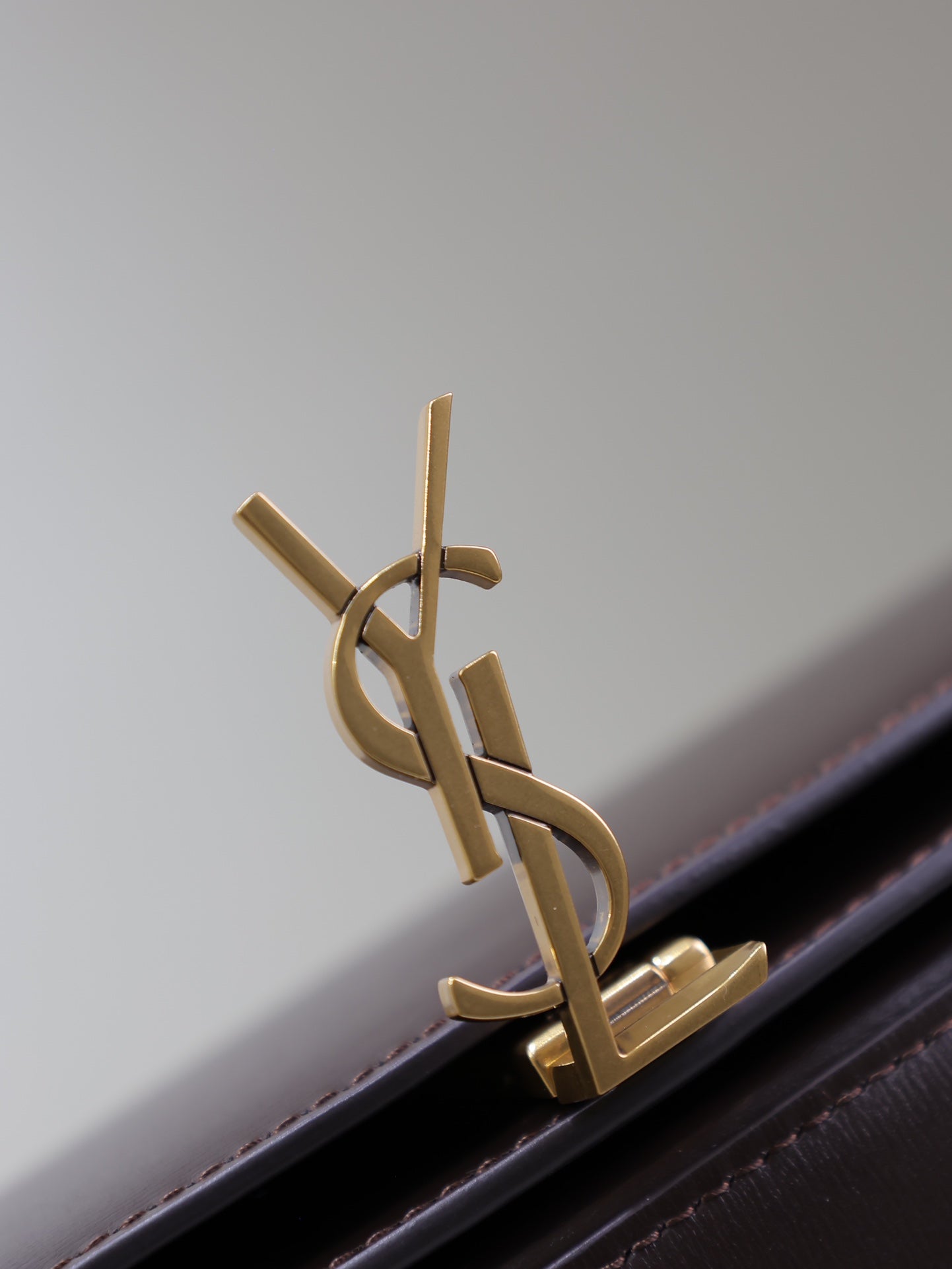 VOLTAIRE 24 IN BRUNETTE BRAUNES KALBSLEDER