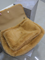 NIKI 47 IN ZIMTBRAUNES KANINCHENFELL GOLDENE BESCHLÄGE