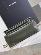 NIKI BABY 22 IN UNIFORM GRÜNES LAMMLEDER GOLDKETTE