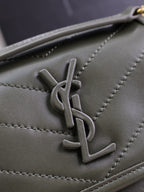 NIKI BABY 22 IN UNIFORM GRÜNES LAMMLEDER GOLDKETTE