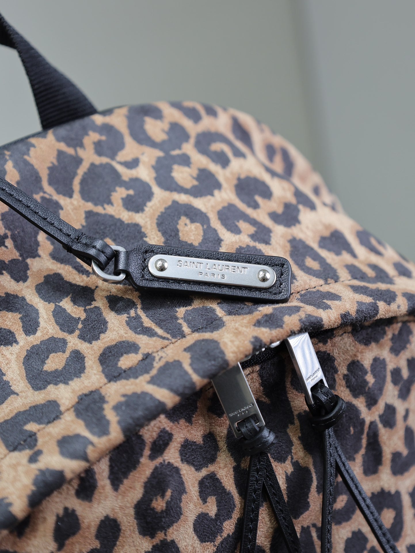CITY-RUCKSACK 38 IN LEOPARDENMUSTER-SAMT